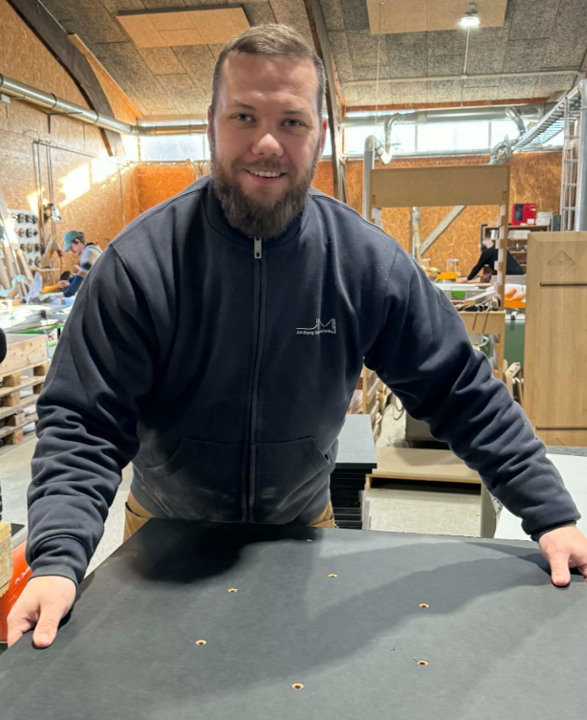 Olivers hverdag hos Jyndbjerg – om at udvikle sig i et fag i forandring